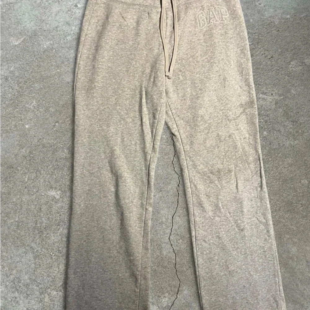 GAP Gray Sweatpants Size Small  – Comfortable Everyday Joggers